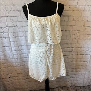 Women’s white lace like dress